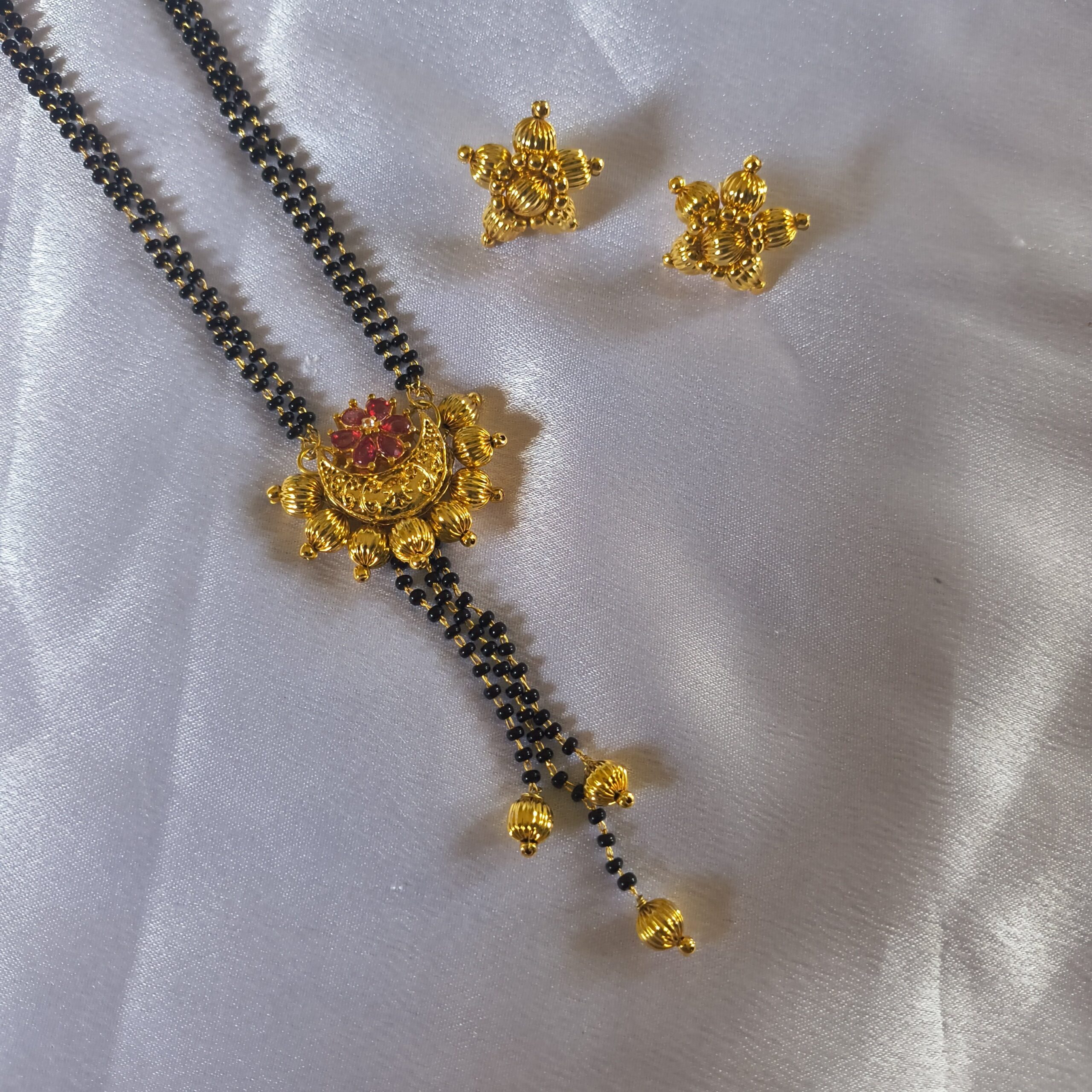 Savitri Chandra Mangalsutra| Fancy Chandracore Manglsutra With Ear Ring - Image 2