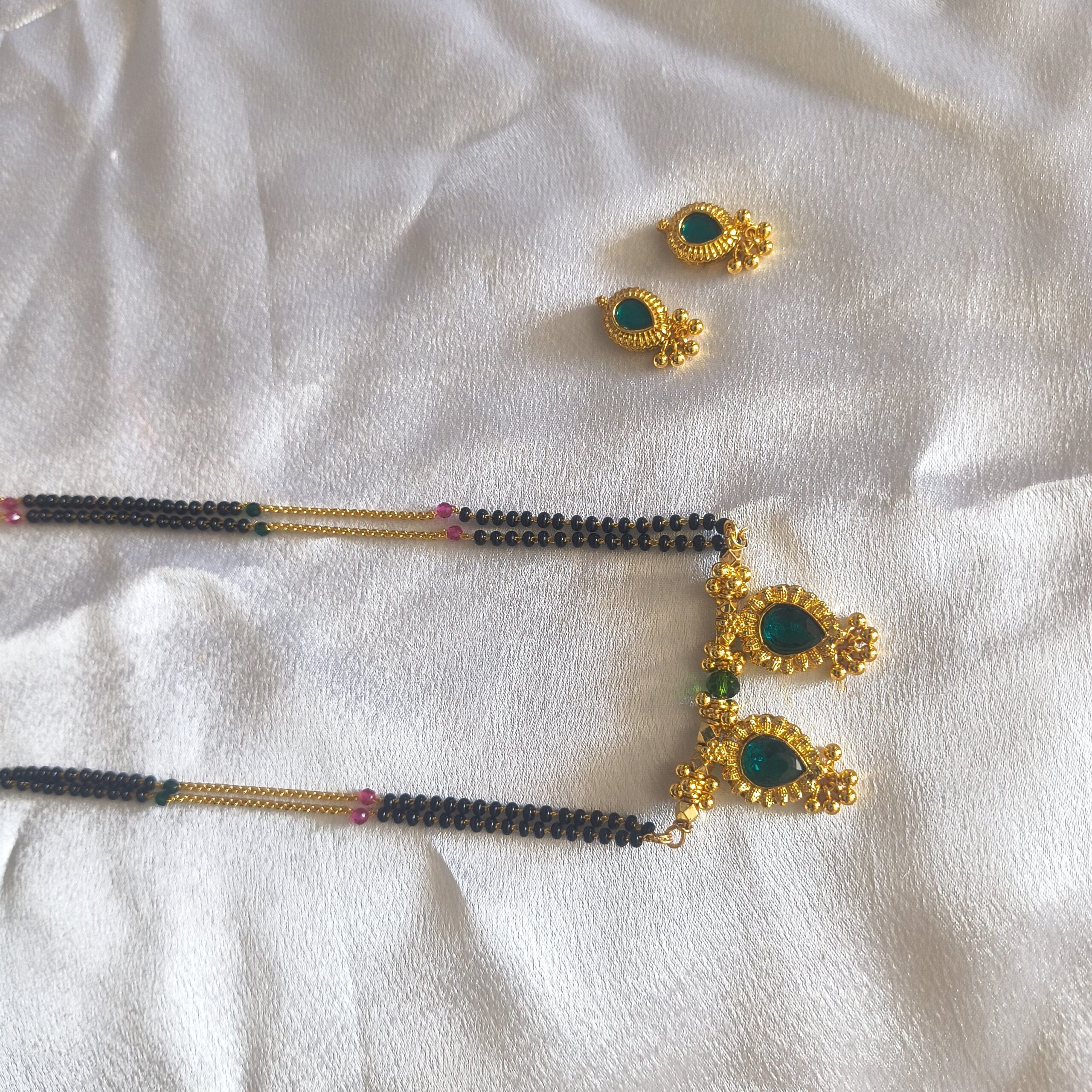 Rajwada Emerald Green Stone Mangalsutra with Earrings | The Glam Jewellery - Image 3