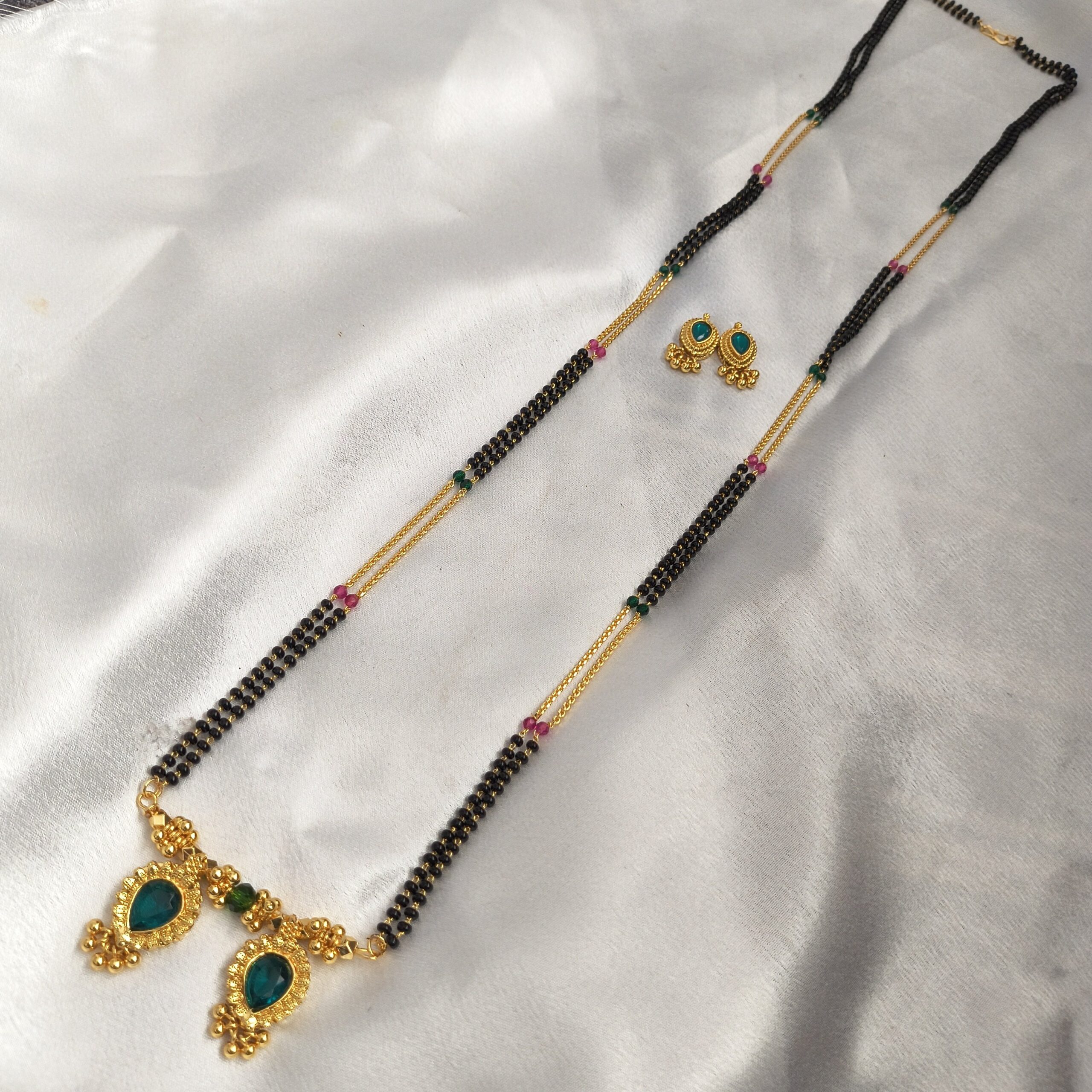 Rajwada Emerald Green Stone Mangalsutra with Earrings | The Glam Jewellery - Image 2
